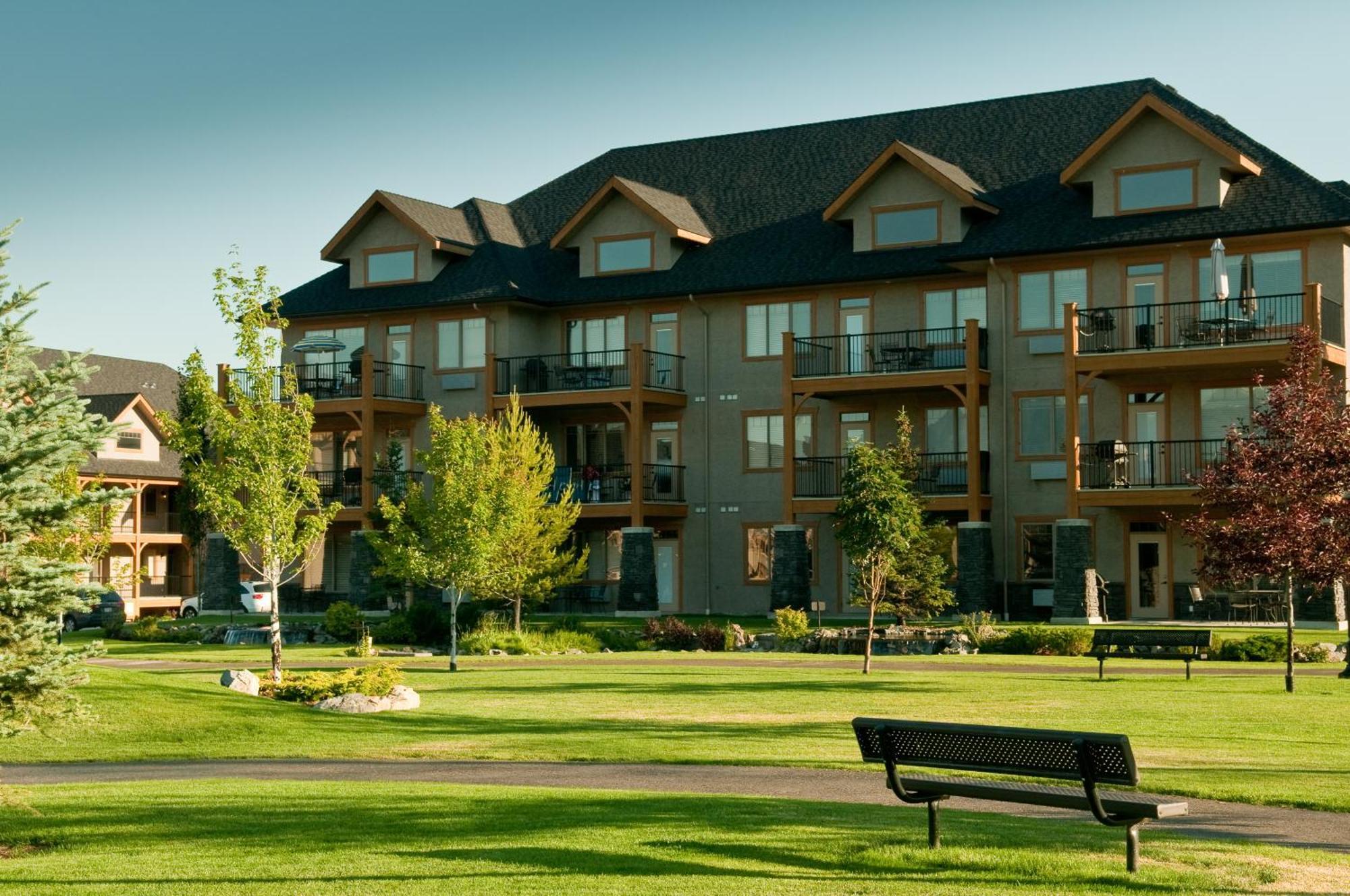 Bighorn Meadows Resort Radium Hot Springs Dış mekan fotoğraf
