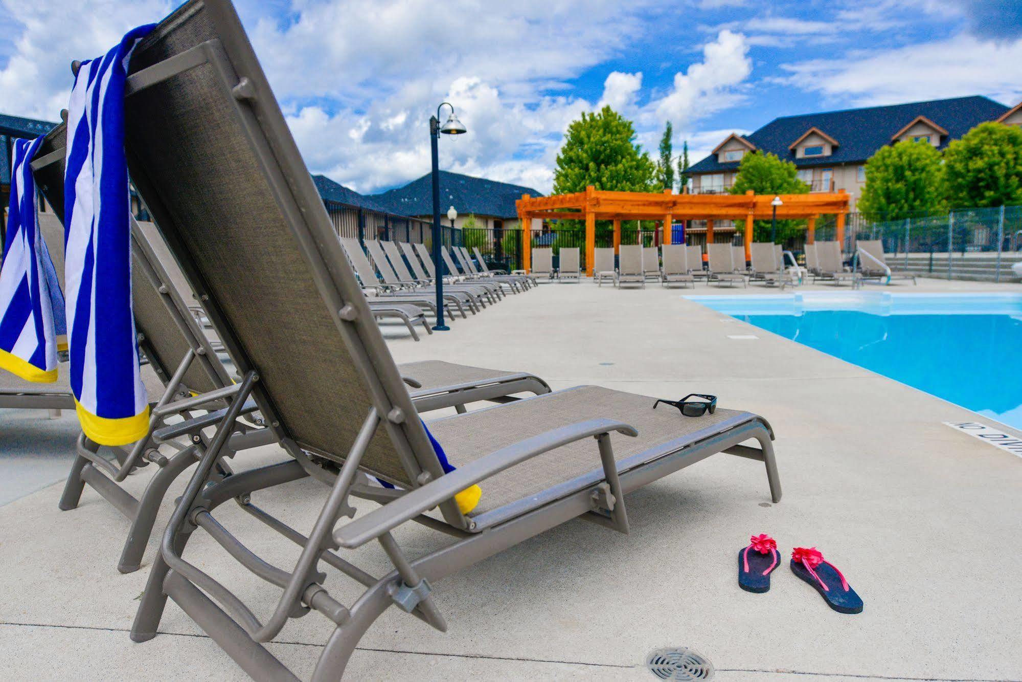 Bighorn Meadows Resort Radium Hot Springs Dış mekan fotoğraf